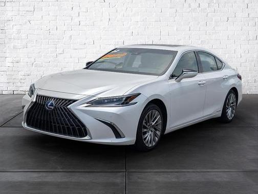 2022 Lexus ES 300h Ultra Luxury