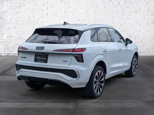 Glacier White Metallic 2026 Audi Q3 TFSI quattro S tronic