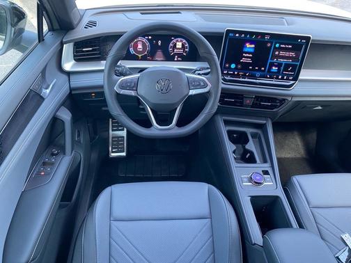2025 Volkswagen Tiguan 2.0T SE R-Line Black