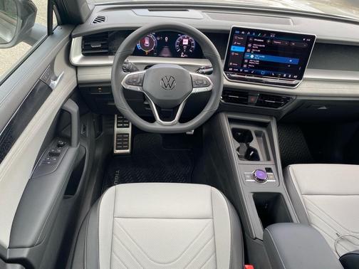 2025 Volkswagen Tiguan 2.0T SE R-Line Black