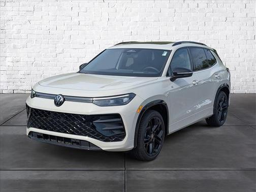 Sandstone 2026 Volkswagen Tiguan 2.0T SE R-Line Black