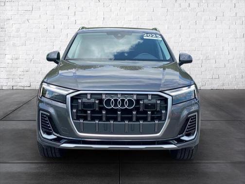 2025 Audi Q7 55 Premium Plus
