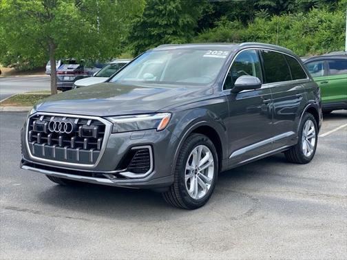 2025 Audi Q7 55 Premium Plus