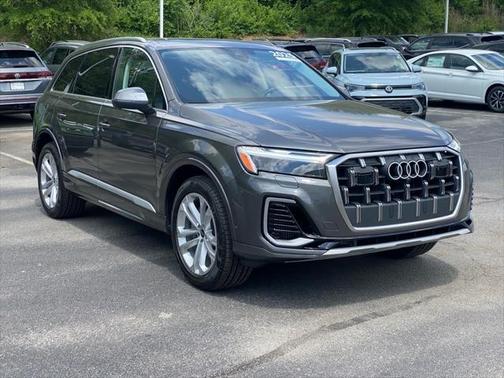 2025 Audi Q7 55 Premium Plus