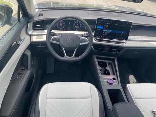 2025 Volkswagen Tiguan 2.0T SE