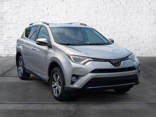 Silver Sky Metallic 2018 Toyota RAV4 XLE