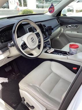 2020 Volvo XC90 T5 Momentum