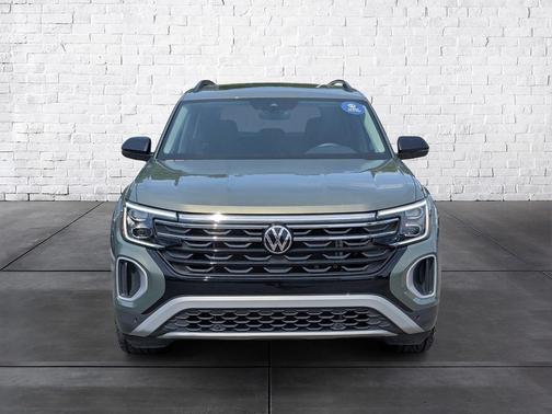 Avocado Green Pearl 2025 Volkswagen Atlas 2.0T Peak Edition