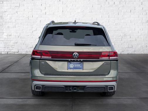 Avocado Green Pearl 2025 Volkswagen Atlas 2.0T Peak Edition