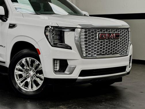 Summit White 2023 GMC Yukon Denali