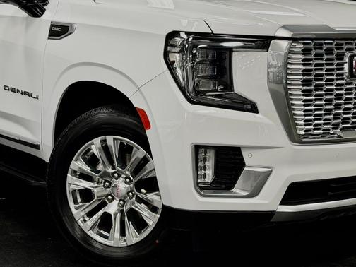 Summit White 2023 GMC Yukon Denali