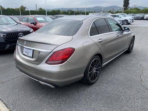 10 25 CENTER DIS 2019 Mercedes-Benz C-Class C 300