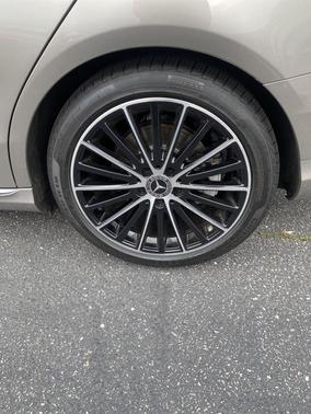 10 25 CENTER DIS 2019 Mercedes-Benz C-Class C 300