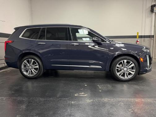 2025 Cadillac XT6 Premium Luxury AWD