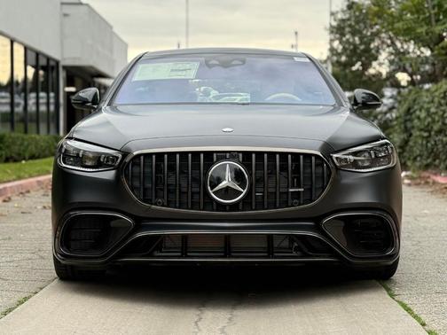 2026 Mercedes-Benz AMG S 63 E Base