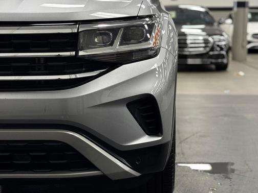 Pyrite Silver Metallic 2022 Volkswagen Atlas Cross Sport 3.6L V6 SE w/Technology