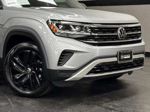 Pyrite Silver Metallic 2022 Volkswagen Atlas Cross Sport 3.6L V6 SE w/Technology