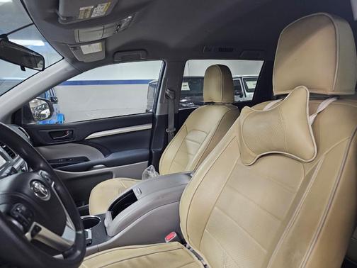 2015 Toyota Highlander LE