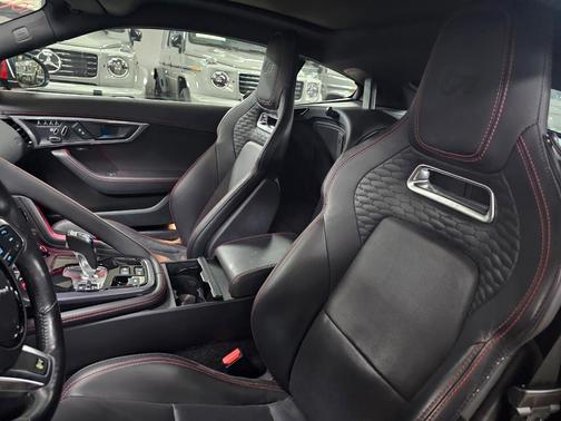 2021 Jaguar F-TYPE R