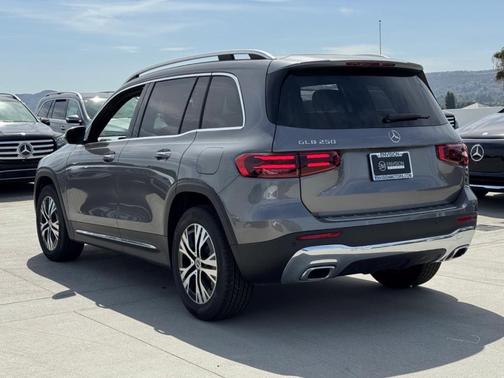 2026 Mercedes-Benz GLB 250 Base