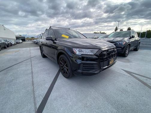 Mythos Black Metallic 2023 Audi Q7 45 Premium Plus