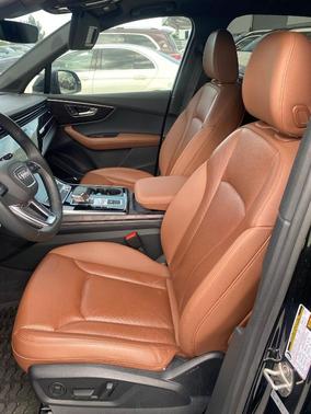 Mythos Black Metallic 2023 Audi Q7 45 Premium Plus