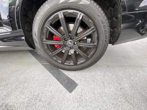 Mythos Black Metallic 2023 Audi Q7 45 Premium Plus