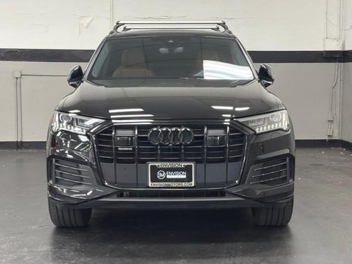 Mythos Black Metallic 2023 Audi Q7 45 Premium Plus