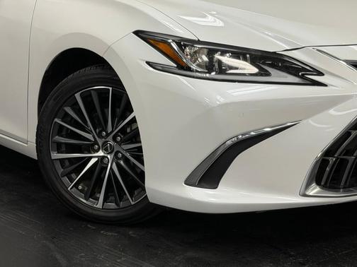 White Pearl 2024 Lexus ES 300h 300H