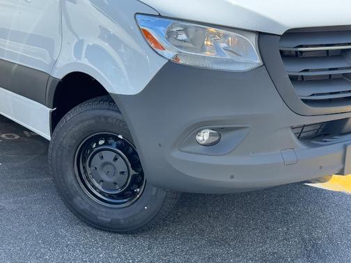 2025 Mercedes-Benz Sprinter 2500 Standard Roof