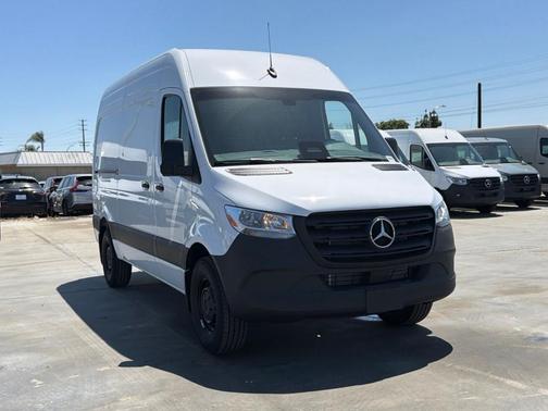Arctic White 2026 Mercedes-Benz Sprinter 2500 Standard Roof