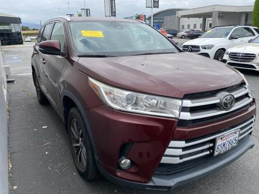 Ooh La La Rouge Mica 2017 Toyota Highlander XLE