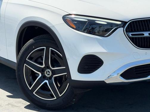 Polar White 2026 Mercedes-Benz GLC 300 Base