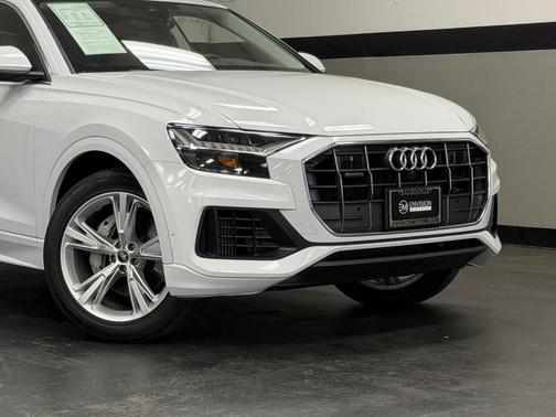 Glacier White Metallic 2023 Audi Q8 55 Premium