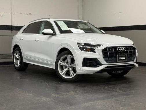 Glacier White Metallic 2023 Audi Q8 55 Premium