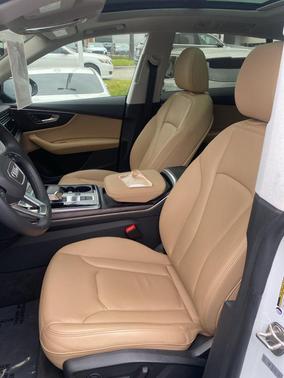 Glacier White Metallic 2023 Audi Q8 55 Premium