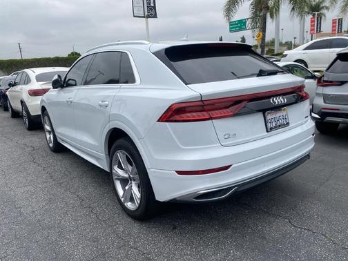 Glacier White Metallic 2023 Audi Q8 55 Premium