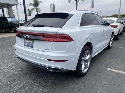 Glacier White Metallic 2023 Audi Q8 55 Premium