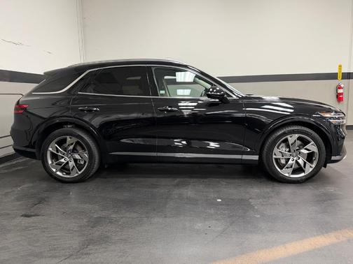 2025 Genesis Electrified GV70 Advanced