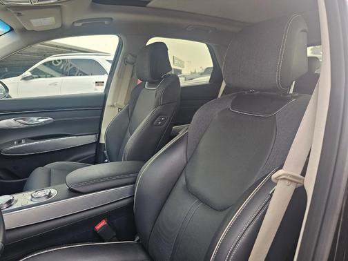 2025 Genesis Electrified GV70 Advanced