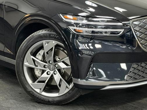 2025 Genesis Electrified GV70 Advanced
