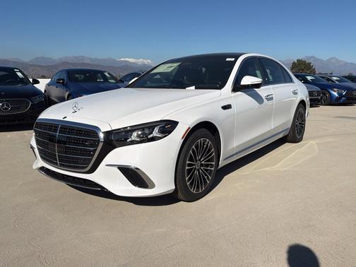 Moon 2027 Mercedes-Benz S-Class 580