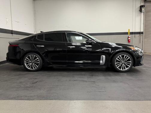 Aurora Black 2018 Kia Stinger Premium