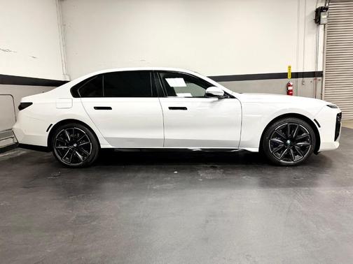 White Metallic 2023 BMW 740 i