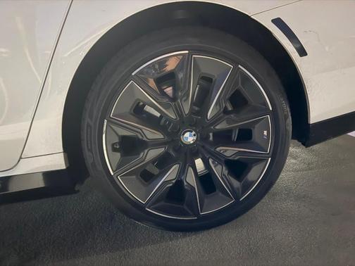 2023 BMW 740 i