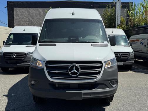2025 Mercedes-Benz Sprinter 3500 144 WB Standard Roof Cargo