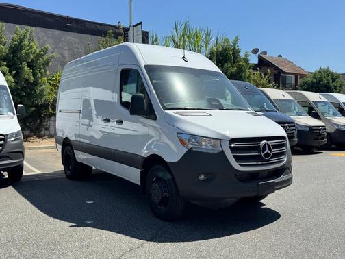 2025 Mercedes-Benz Sprinter 3500 144 WB Standard Roof Cargo