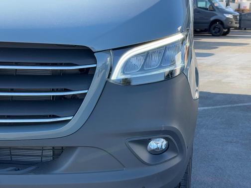 2025 Mercedes-Benz Sprinter 2500 144 WB Standard Roof Crew