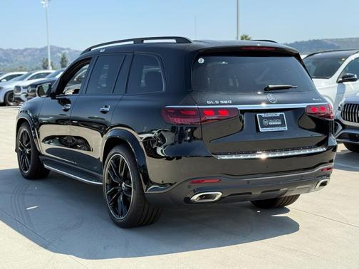 2026 Mercedes-Benz GLS 580