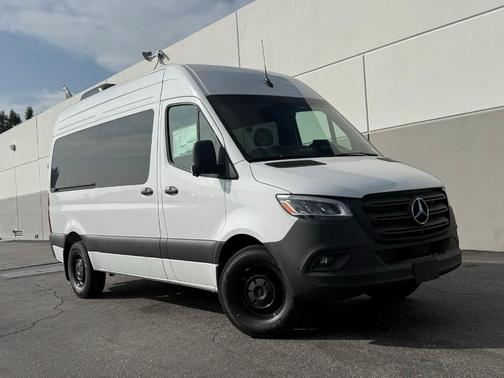 2026 Mercedes-Benz Sprinter 2500 PASSENGER 144 WB
